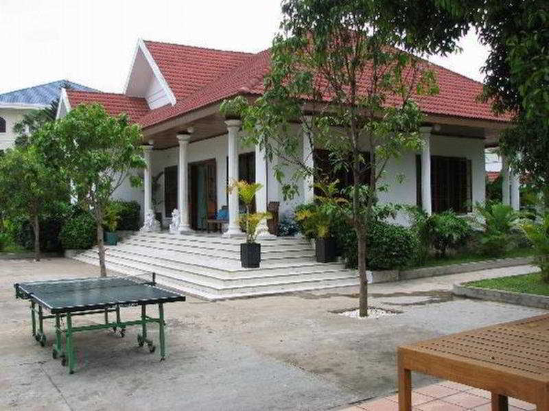 Hotel The Kabiki Phnom Penh Exterior foto